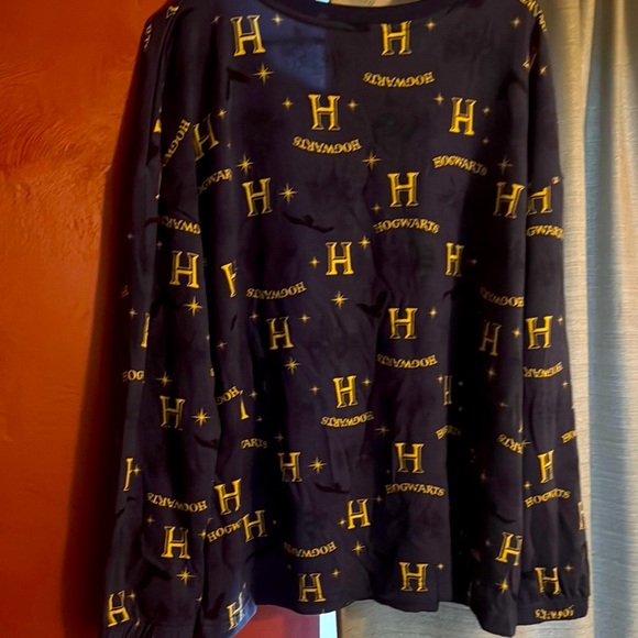Warner Bros. Hogwarts Starry Night Pajama shirt brand new with tags - Picture 6 of 9